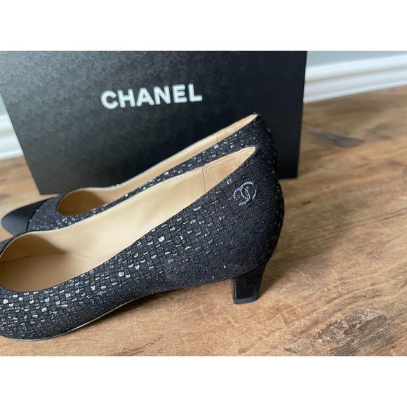 Gabrielle CHANEL Coco Black Tweed Cap Toe Low Pump - Picture 6 of 13